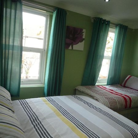 Three Bedroom House Lancaster Road Londra Dış mekan fotoğraf