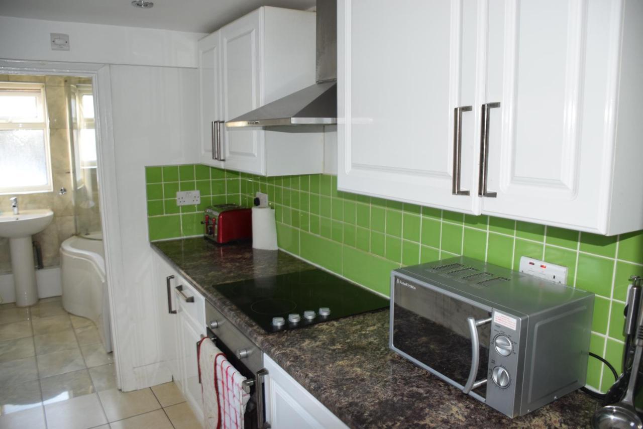 Three Bedroom House Lancaster Road Londra Dış mekan fotoğraf