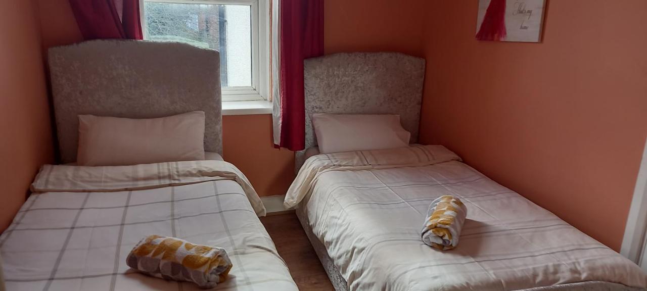 Three Bedroom House Lancaster Road Londra Dış mekan fotoğraf