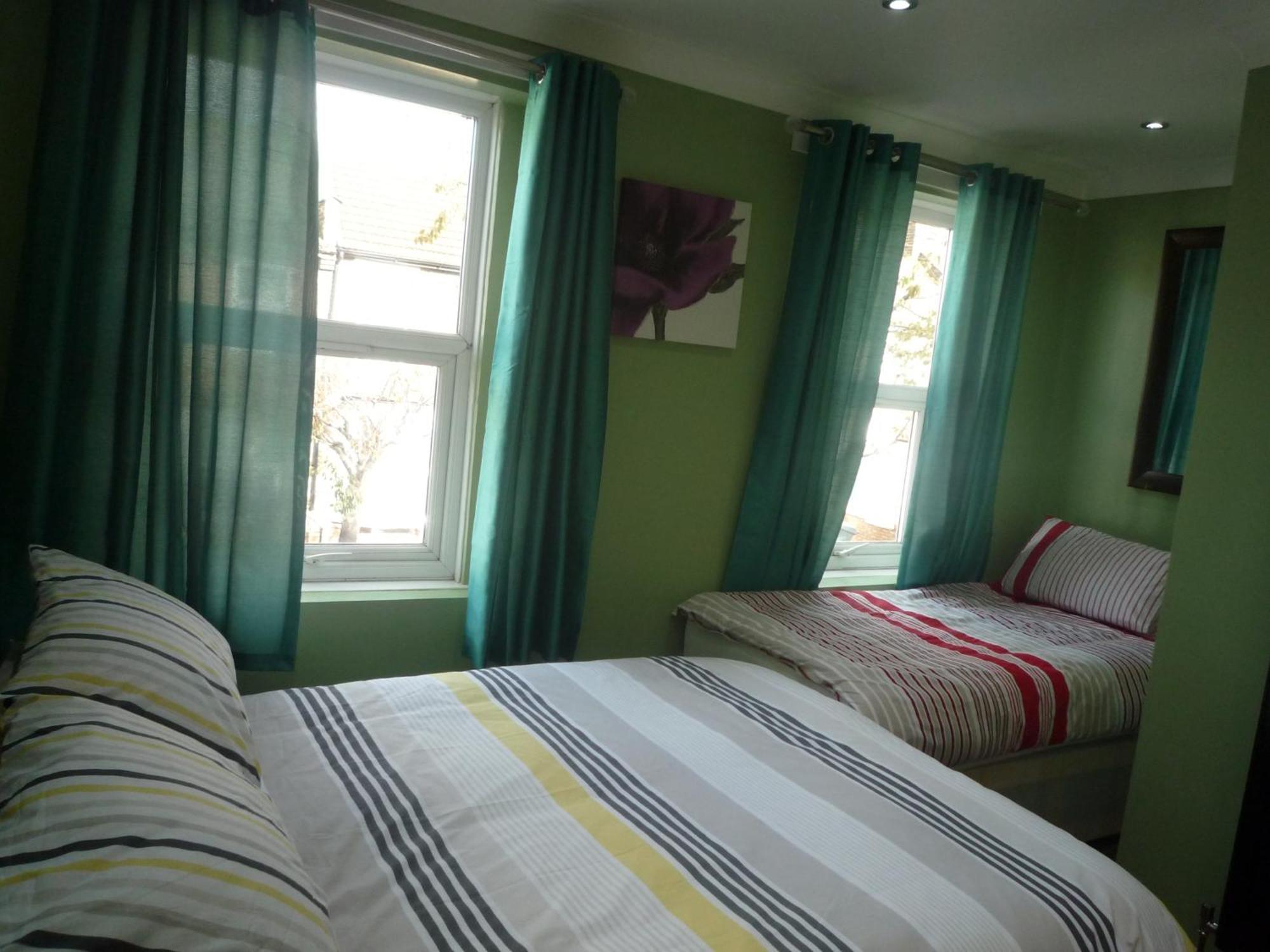 Three Bedroom House Lancaster Road Londra Dış mekan fotoğraf